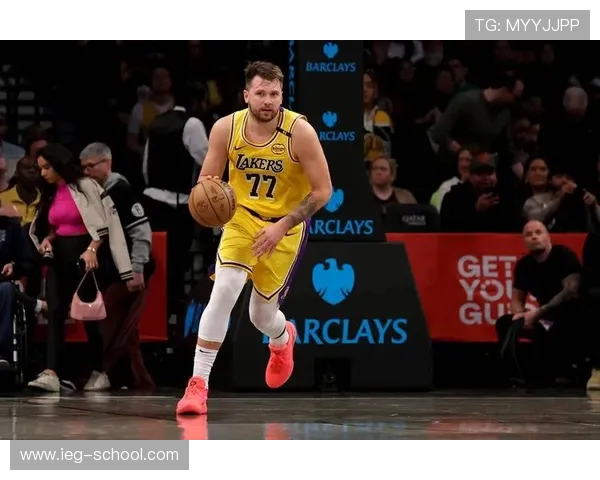 东契奇批评NBA杯赛场地滑且危险，湖人队友支持他对抗邓恩