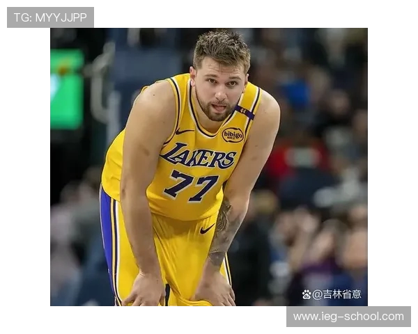 原创34分12板7助！东契奇刷爆NBA纪录，里夫斯复制库里神迹，艾顿真香